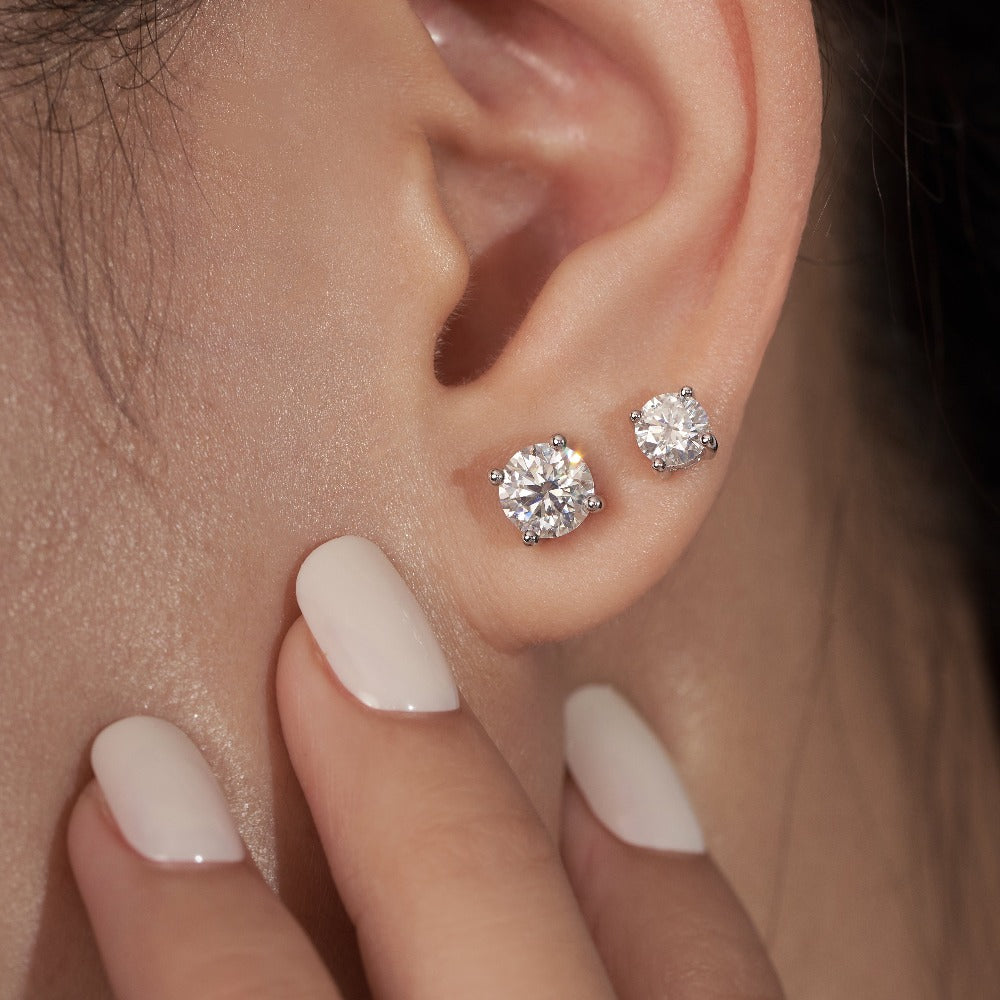 Trend | Diamond earrings studs, Modern pearl jewelry, Minimalist jewelry  necklace